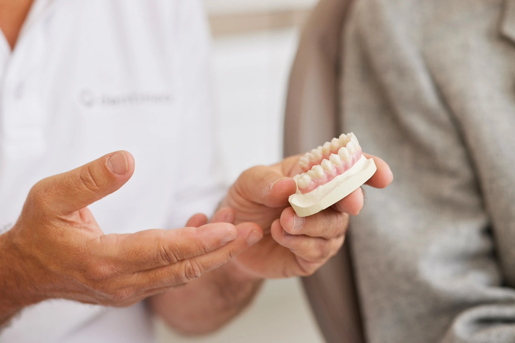 Für feste Zähne: All-on-4-Methode bei dentimea in Augsburg beim Zahnarzt